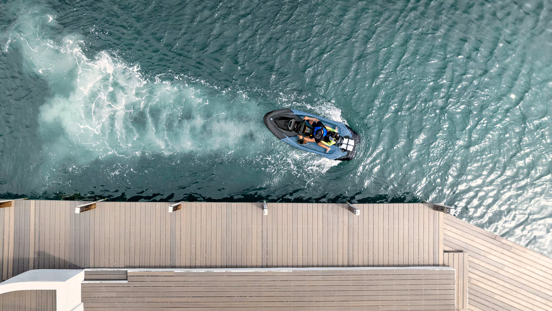 SeaDoo Spark X Ön Depolama ve Su Geçirmez Telefon Bölmesi